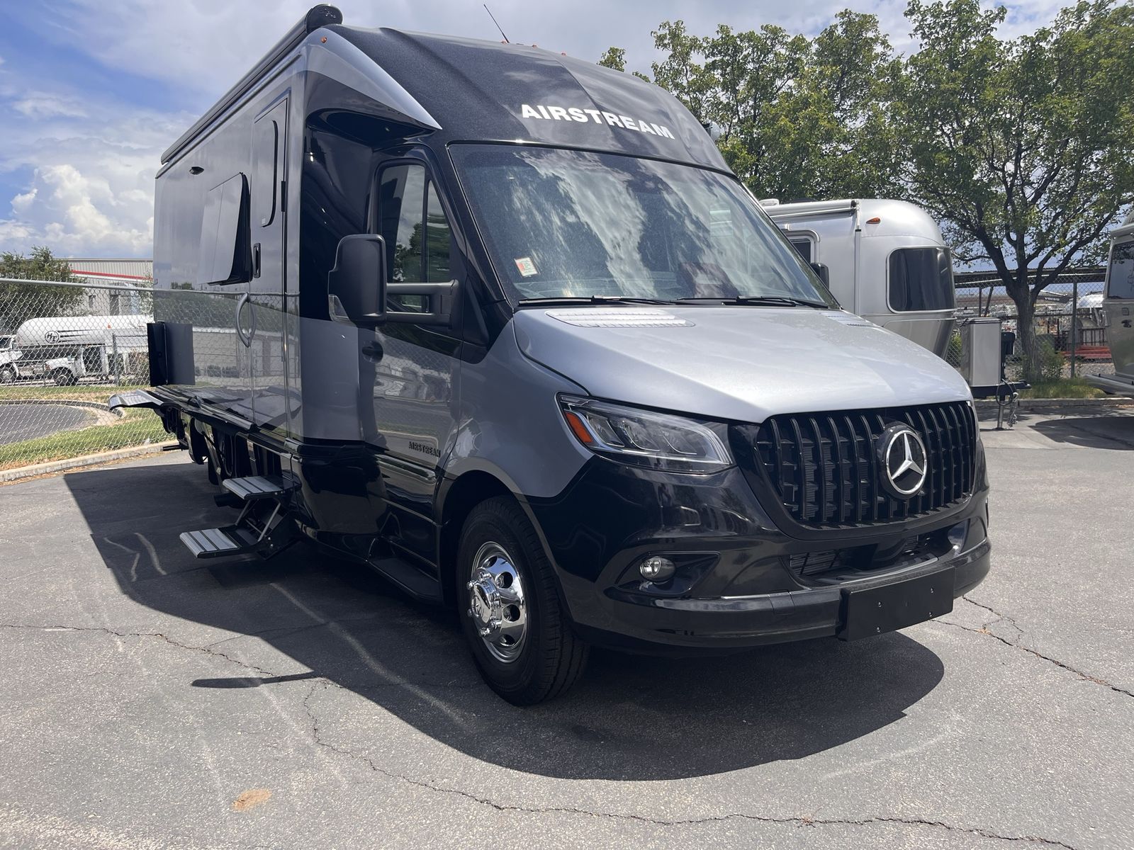 Luxury Condo on Wheels!