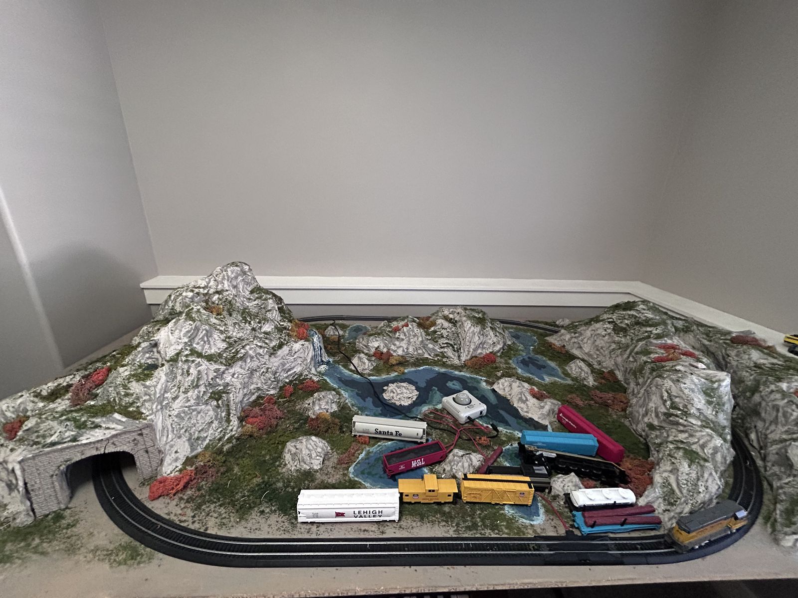 Main image 4