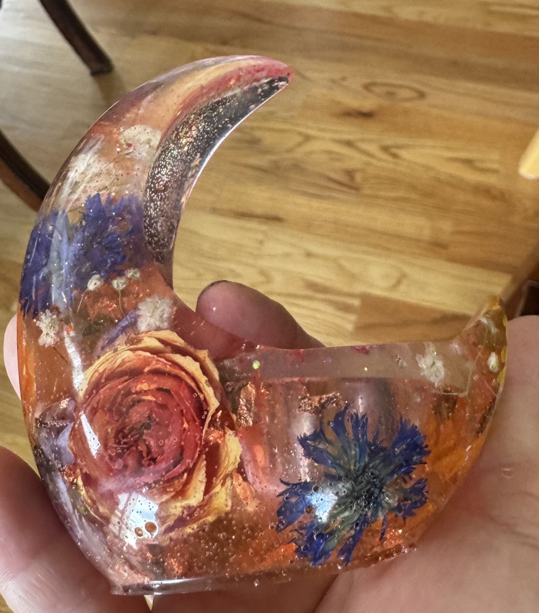 Handmade moon shape candle holder with roses, flowers