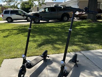 Glion Dolly Model 225 Electric Scooter - Black (Charger Included)p