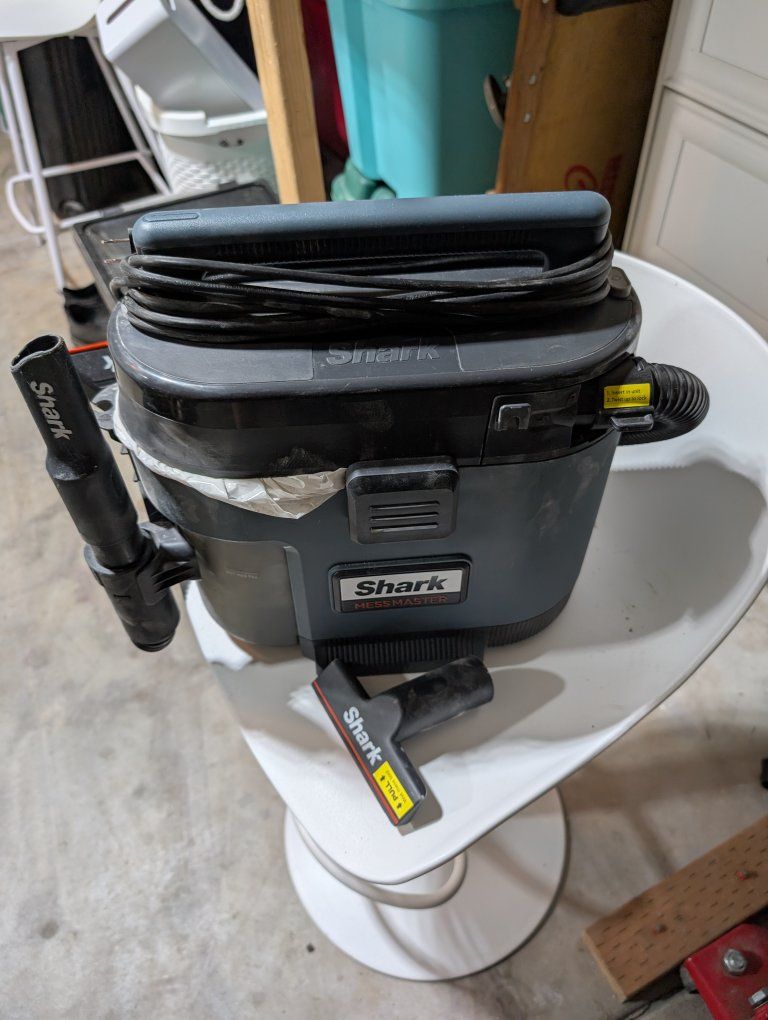 Shark MessMaster Portable Vacuum Cleaner - Used