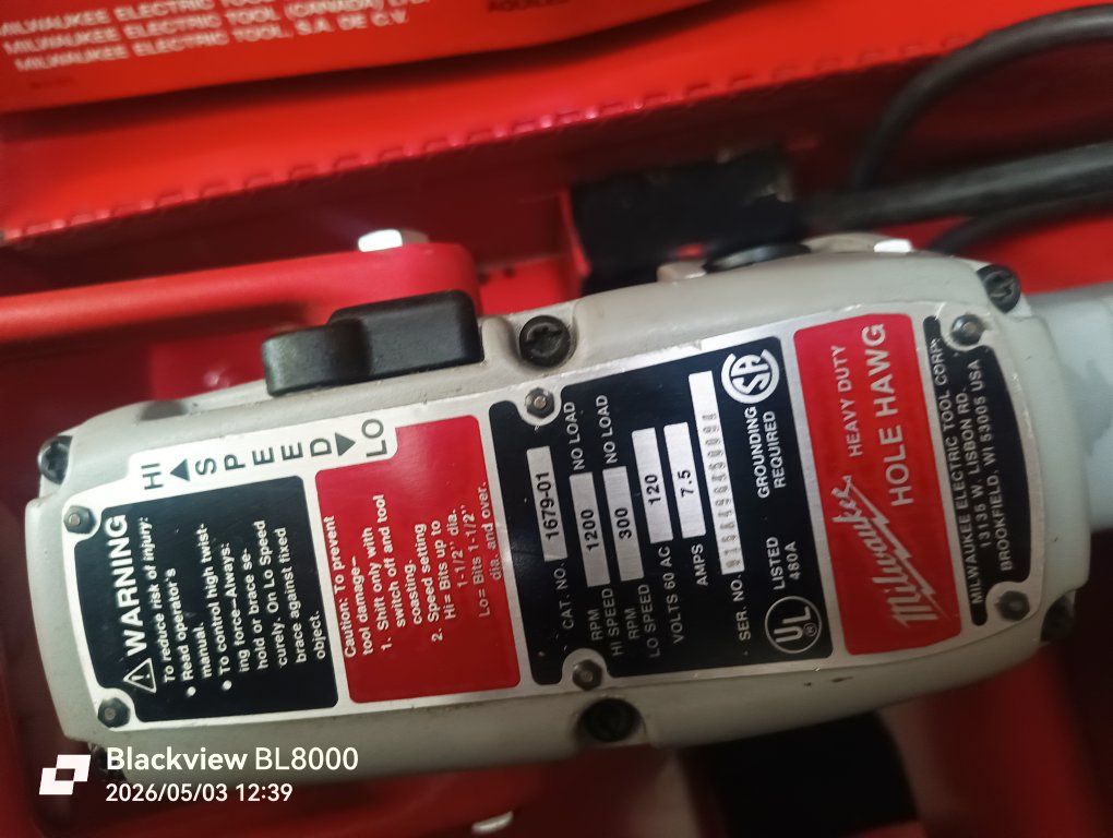 Milwaukee 1679-01 extended reach hole hawg 7.5 amp with case. Like new