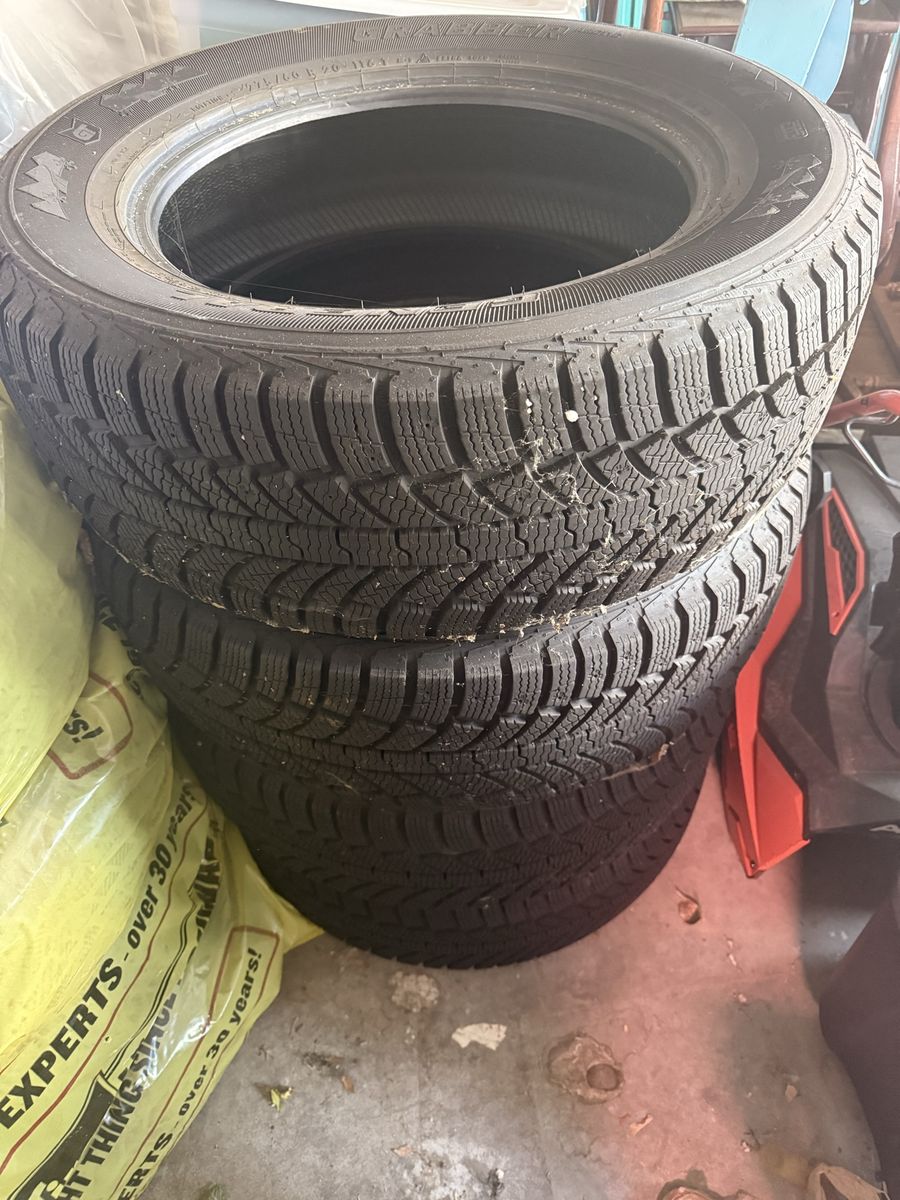 General Grabber 275/60 R20 116T M+S Extra Load All-Season Truck/SUV Tire Set
