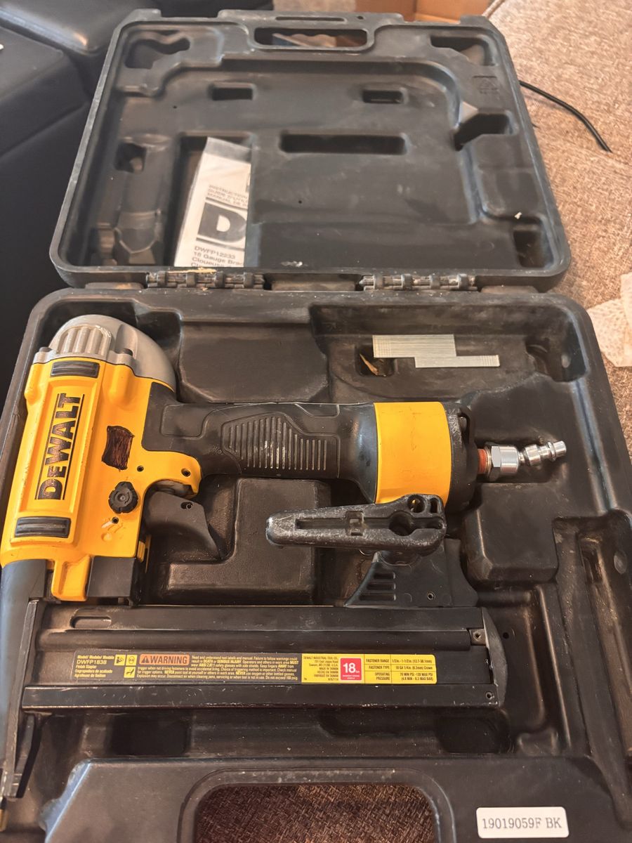 Nice Dewakt Pneumatic 18 Gauge Crown Stapler In Ca