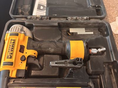 Nice Dewakt Pneumatic 18 Gauge Crown Stapler In Ca