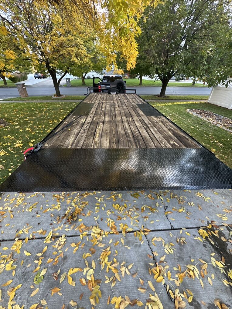 22' Deckover tilt trailer w/Winch