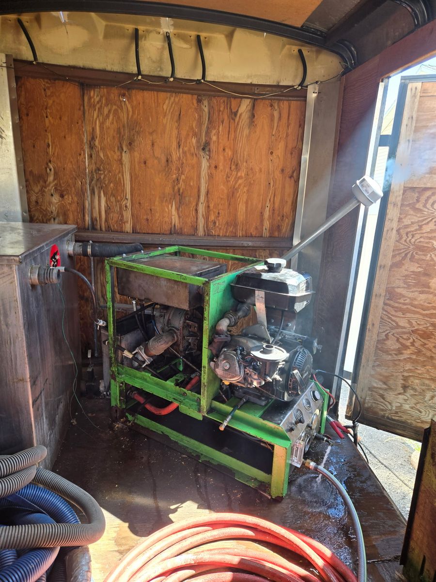 2004 INTW Utility Trailer & Carpet Cleaning Motor