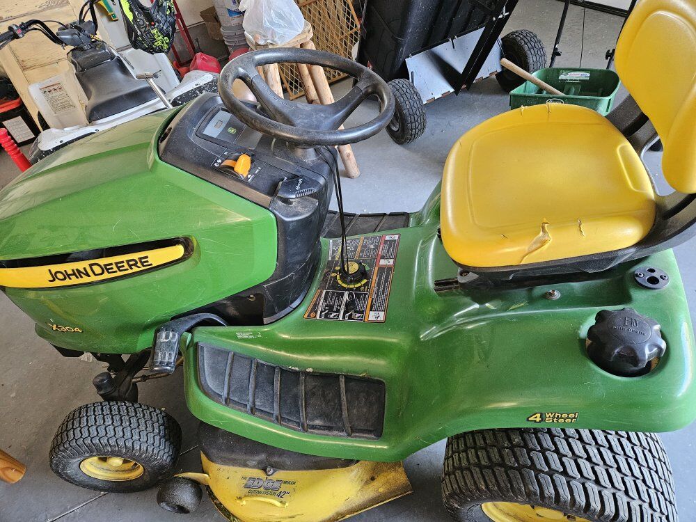 John Deere X304