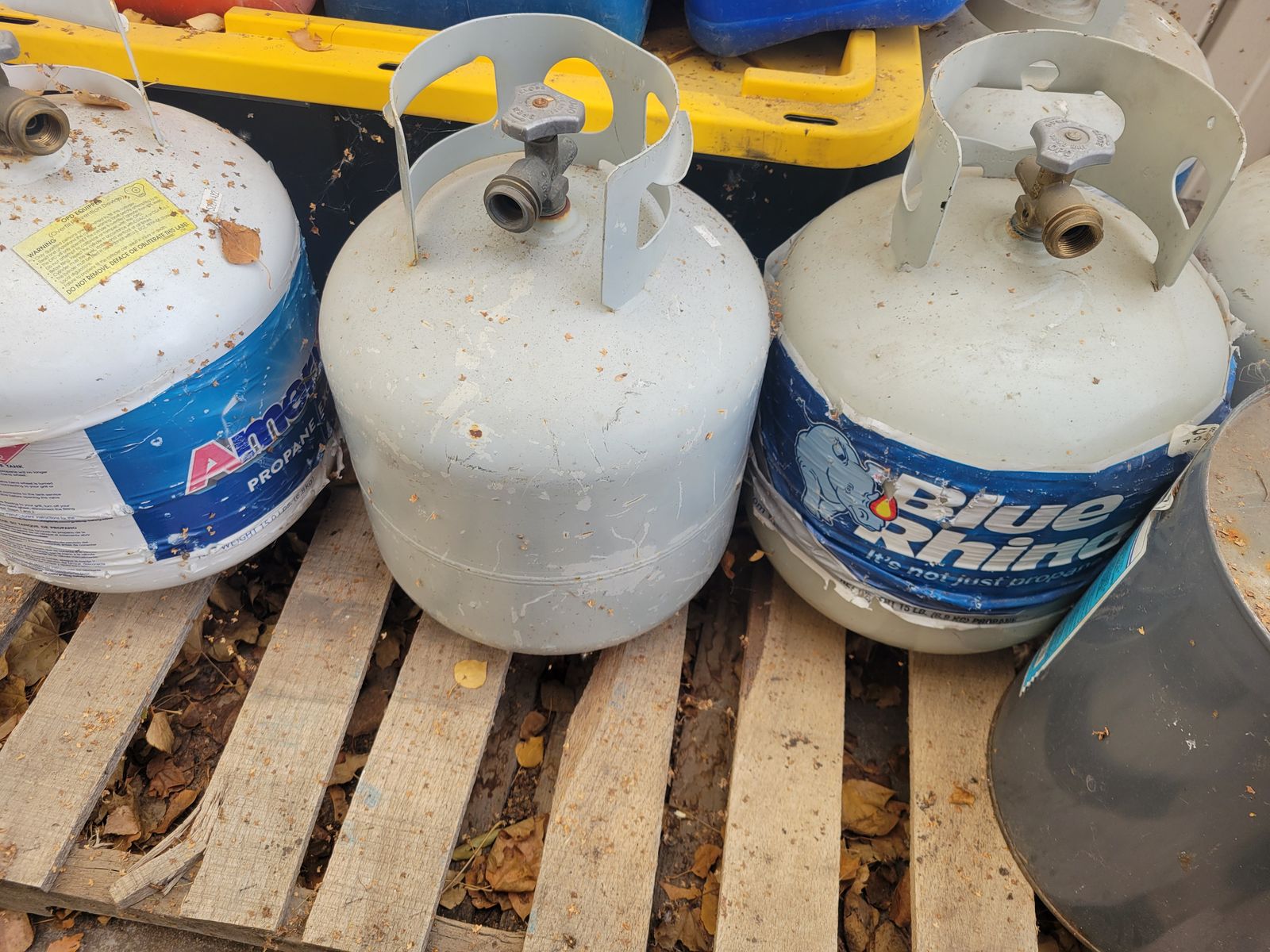 5 gallon propane bottles, 5 each