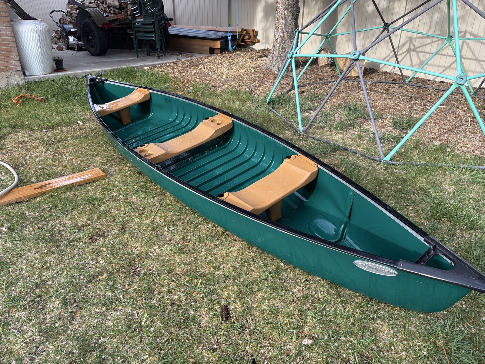Canoe - pelican explorer