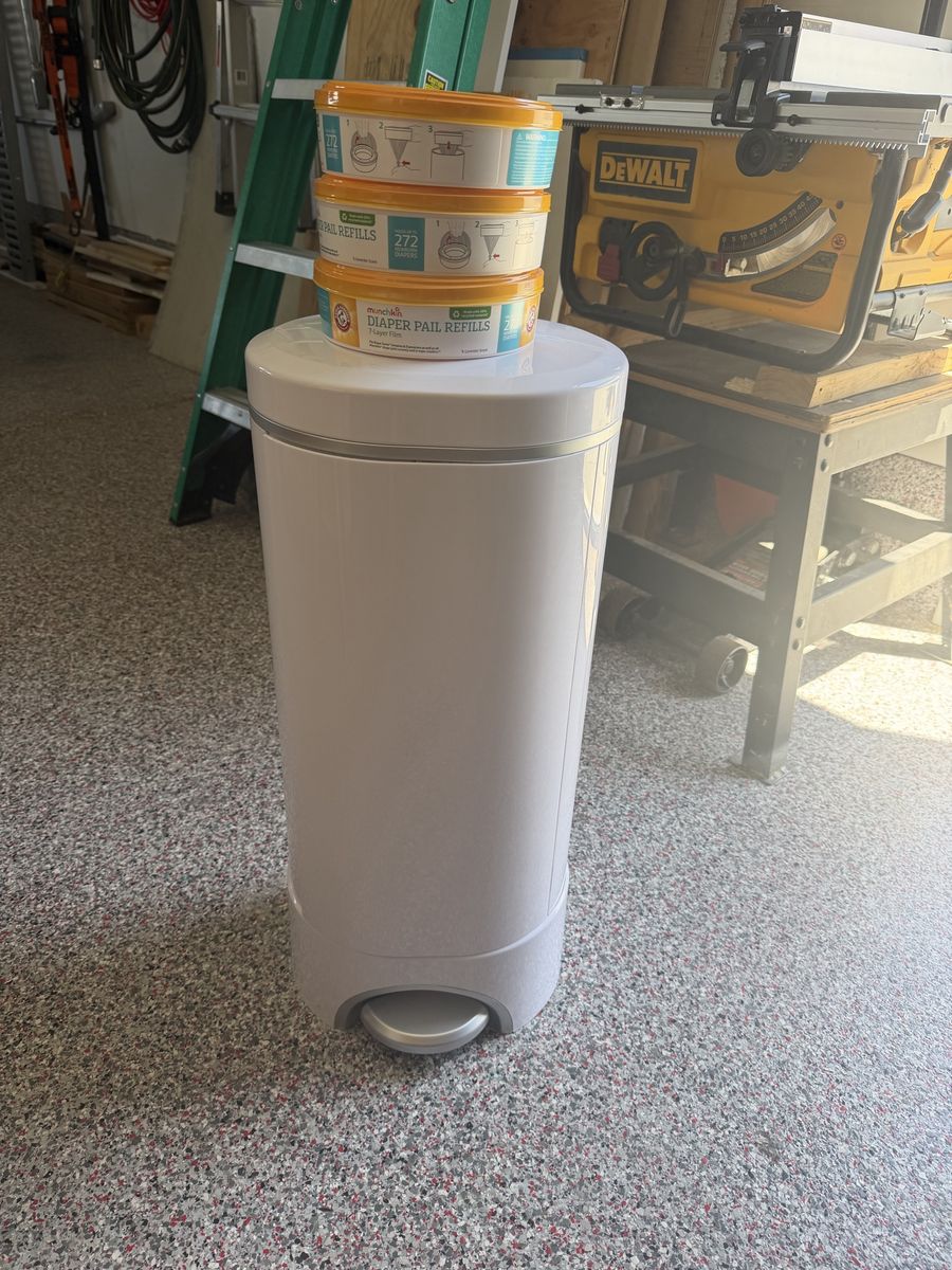 Munchkin Step Diaper Genie bin with 3 Arm & Hammer Refills
