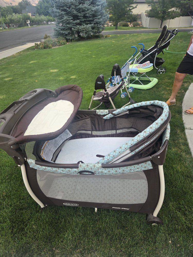 Graco Pack 'n Play Playard with Bassinet