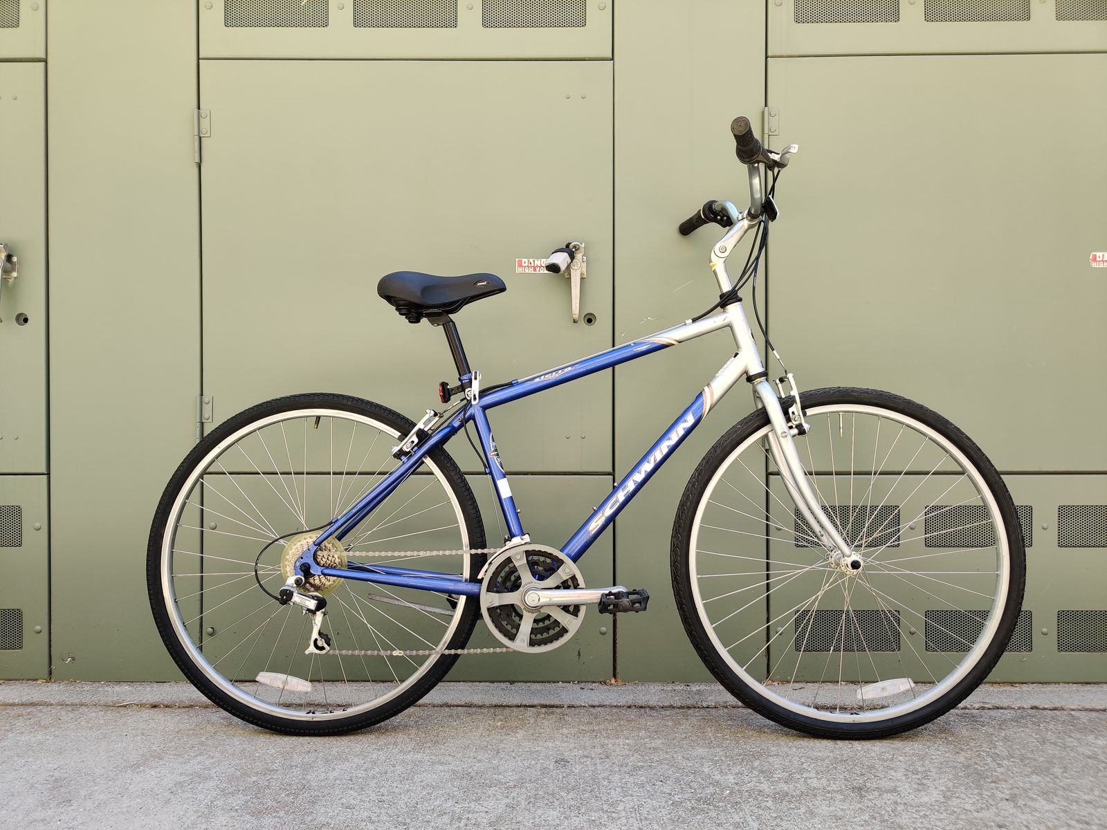 Schwinn Sierra 700 Hybrid Bike SB126-26