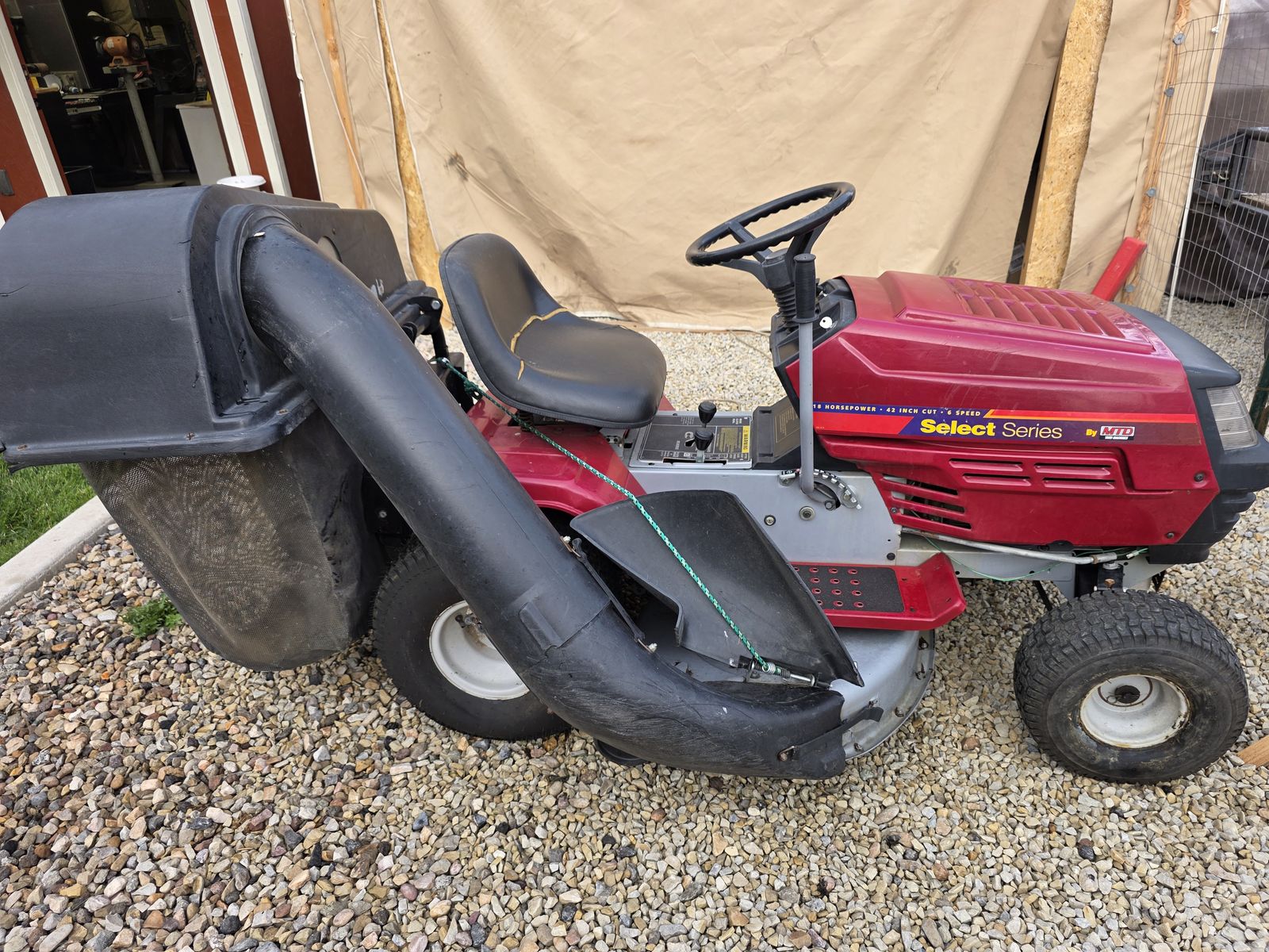 Riding lawn mower 