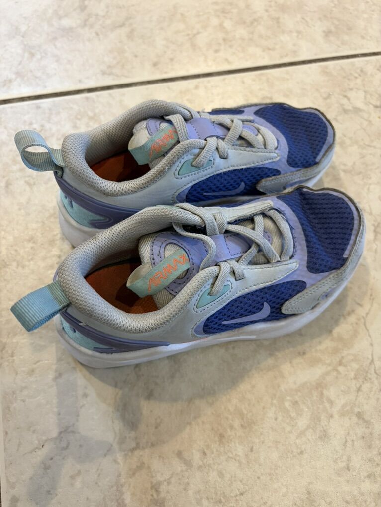 Nike Airmax Girls Shoes Size 11