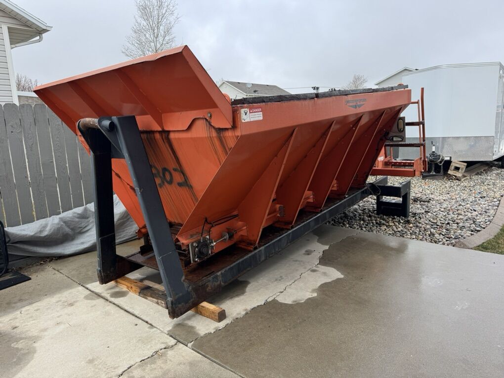 Hook Truck Roll 12-foot hydraulic Swenson Spreader