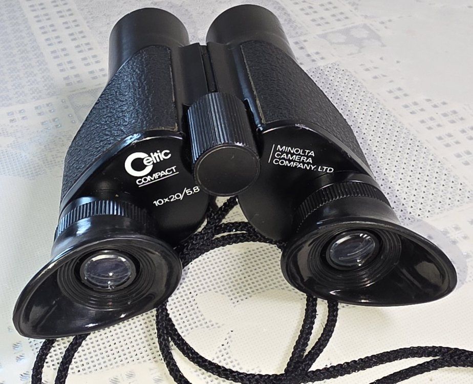 1980's Vintage Minolta Celtic Compact 10x20 5.8° Binoculars with Lanyard