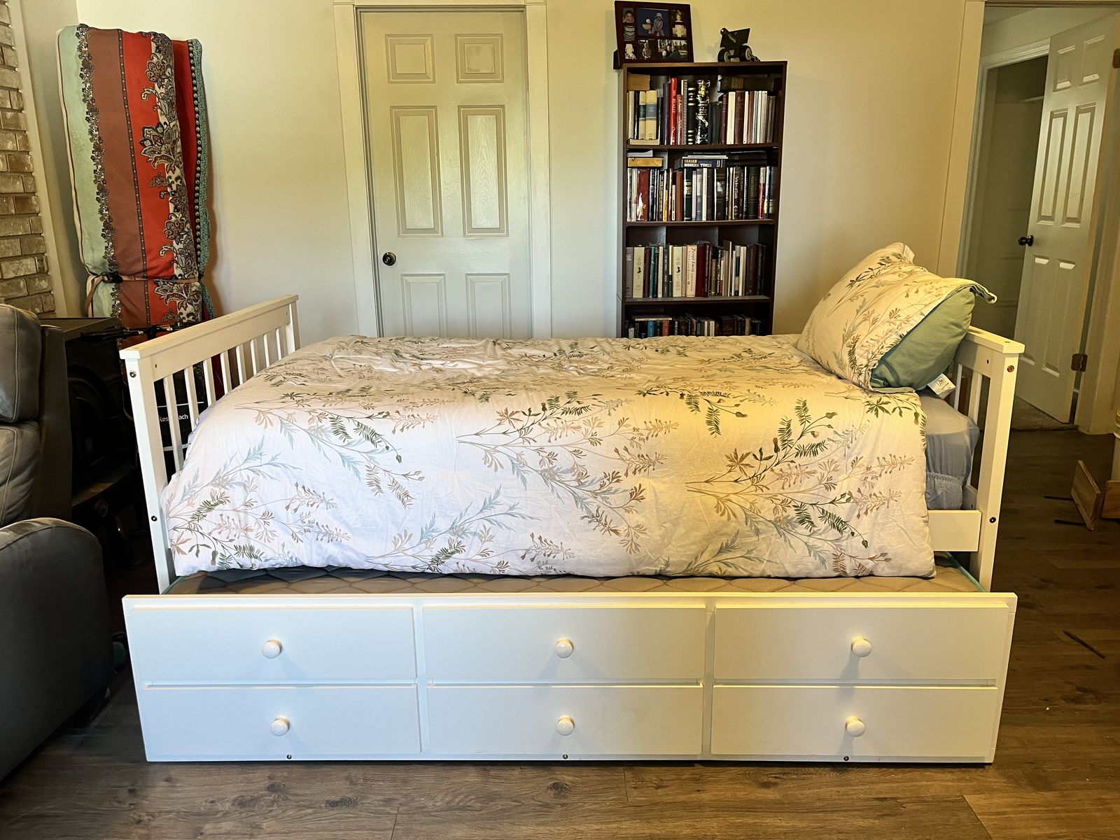 Twin trundle bed with mattresses