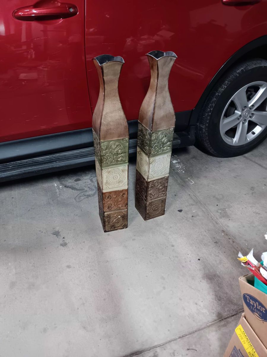 2 Vases