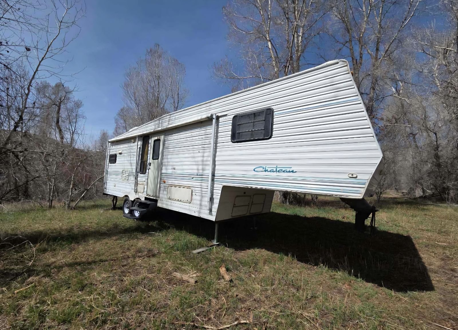 1995 Chateau Fifth-Wheel Trailer