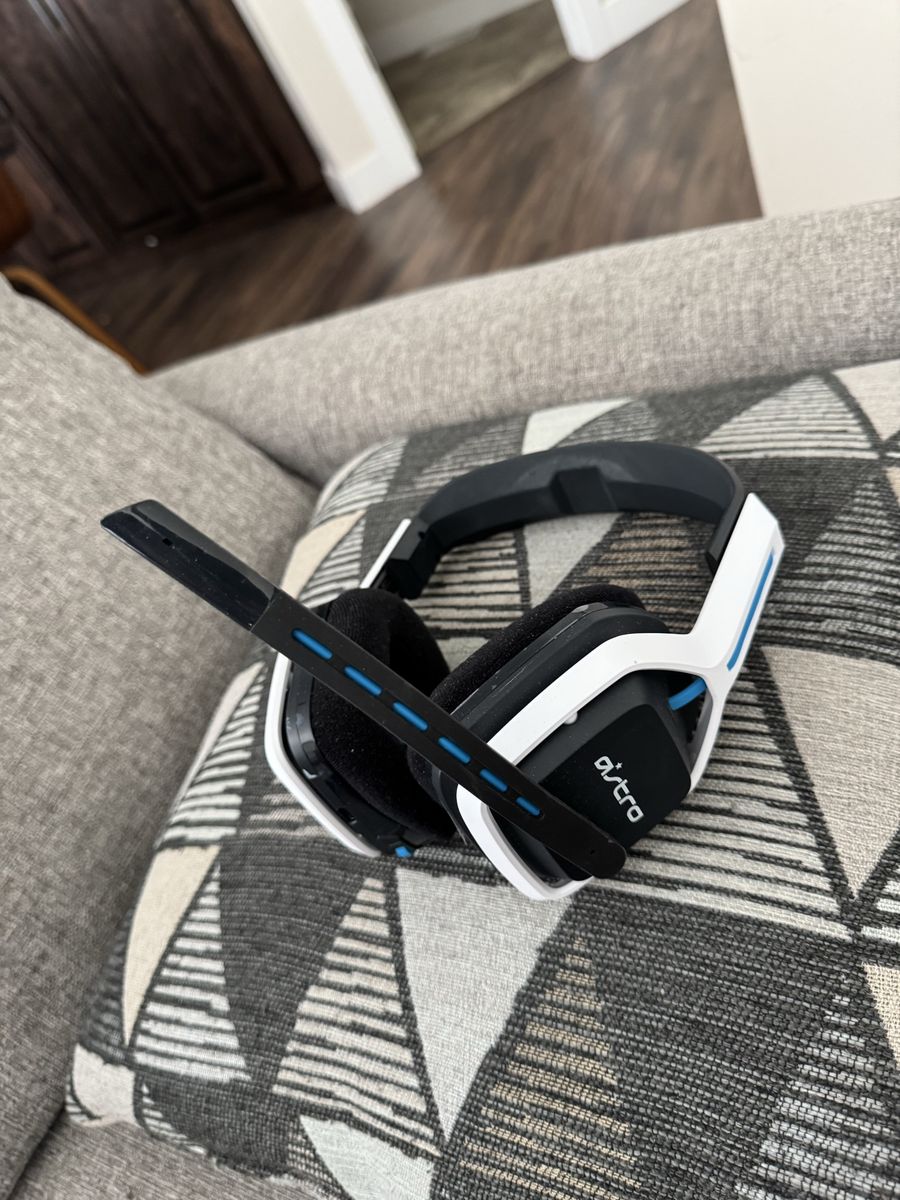 Logitech Astro A20 wireless headset