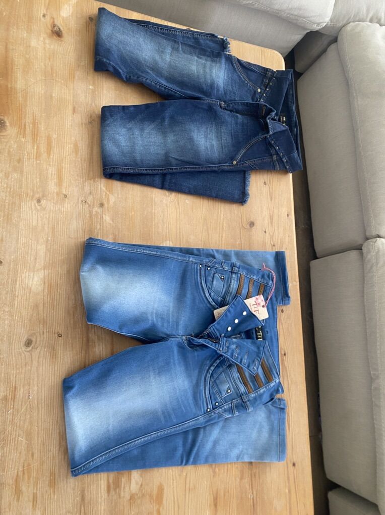 Sizes 8, 18, 20, And 10 Colombian jeans!
