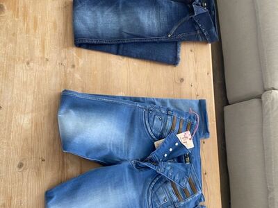 Sizes 8, 18, 20, And 10 Colombian jeans!