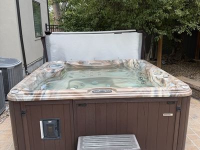 2018 8’x 8’ bullfrog hot tub