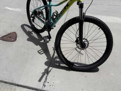 2021 Trek Marlin 5 Hardtail Mountain Bike - Yellow and Teal Fade (small frame 5’1”- 5’5”)