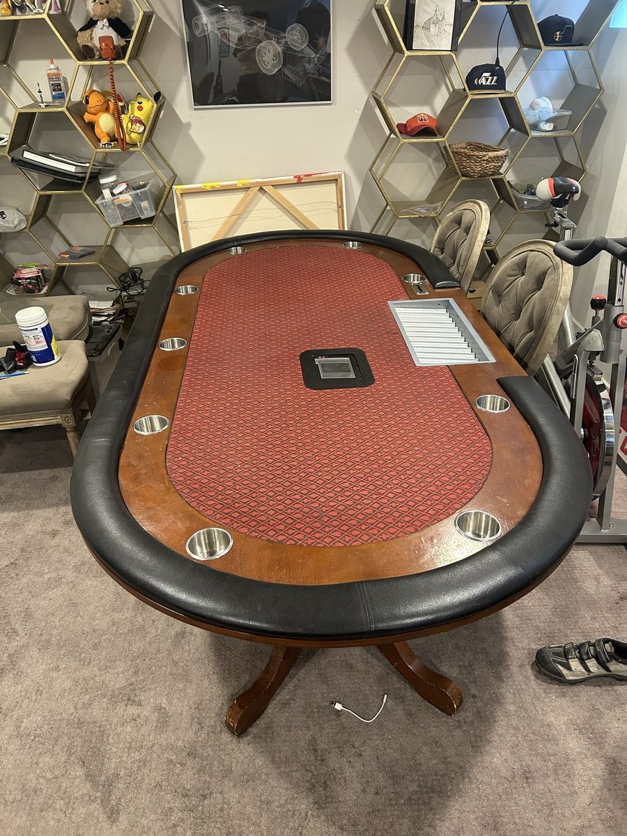 Luxury Poker Table w/ Table Covers