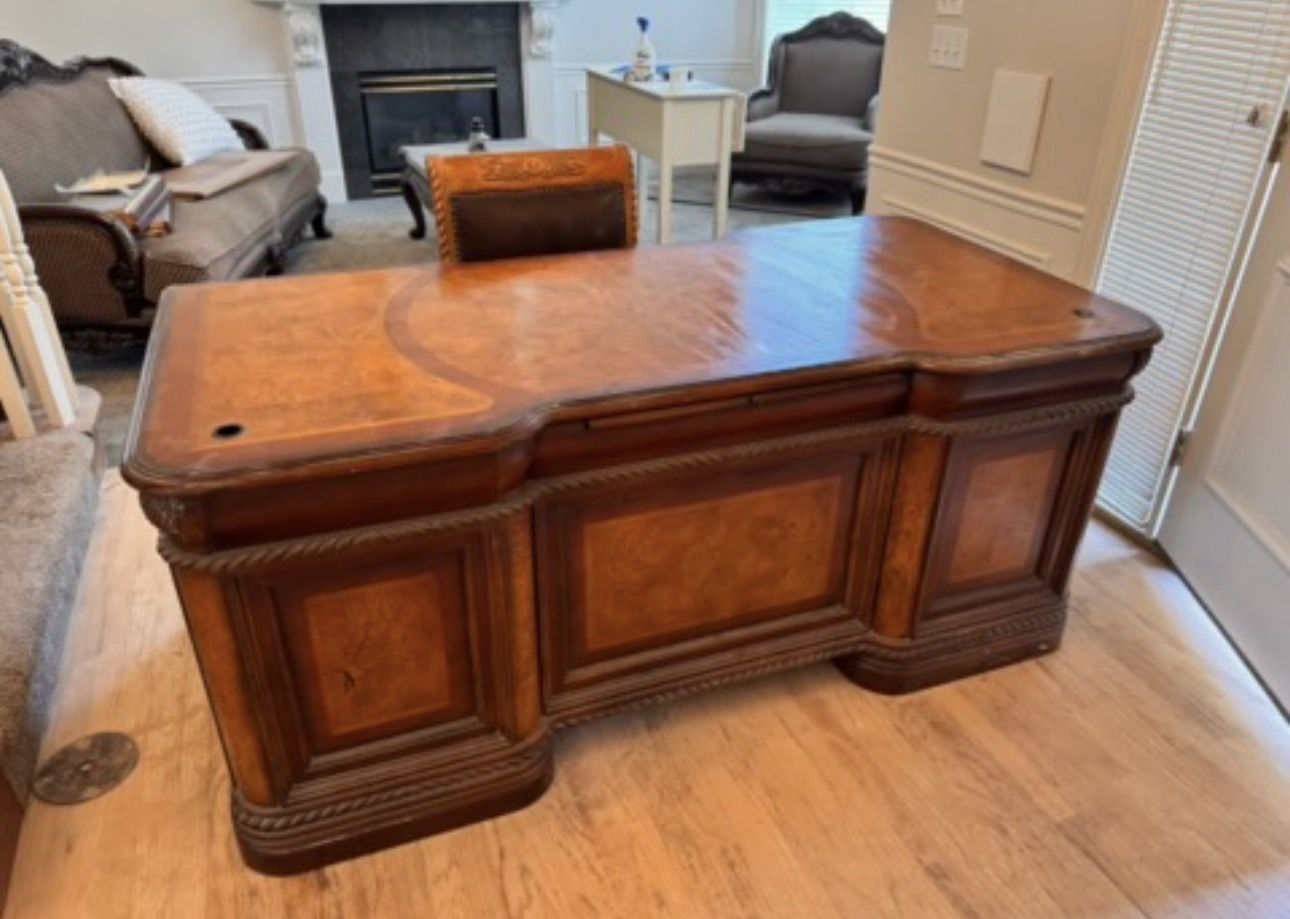 Beautiful Executive Desk - Needs so TLC $300 OBO