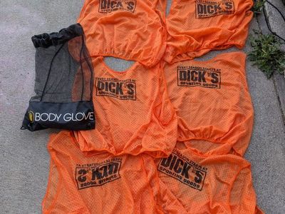 Dick's Sporting Goods Youth Scrimmage Vests Pinnies Set of 6 Orange with Body Glove Bag