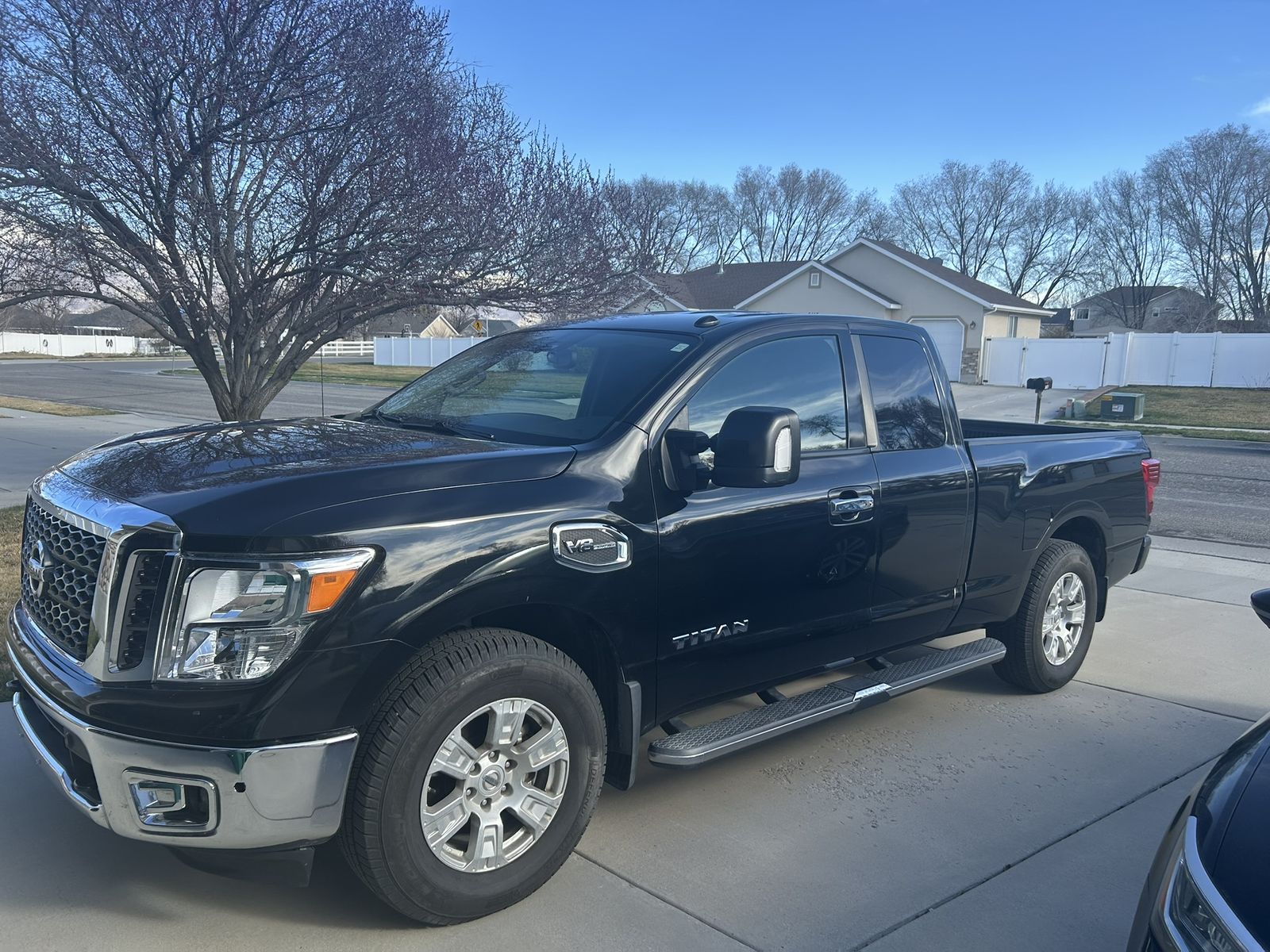 2017 NISSAN TITAN SV