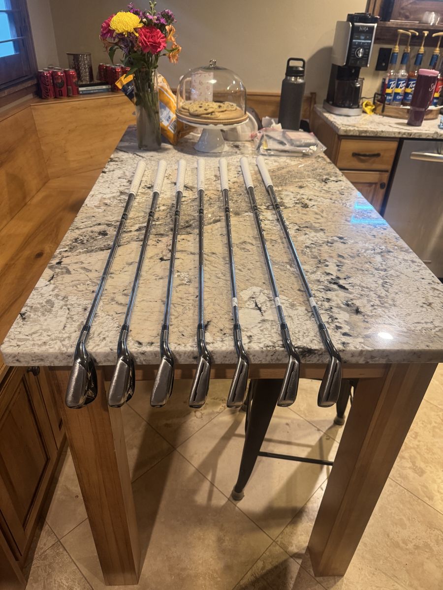 Taylormade m2 irons great condition stiff flex brand new grips