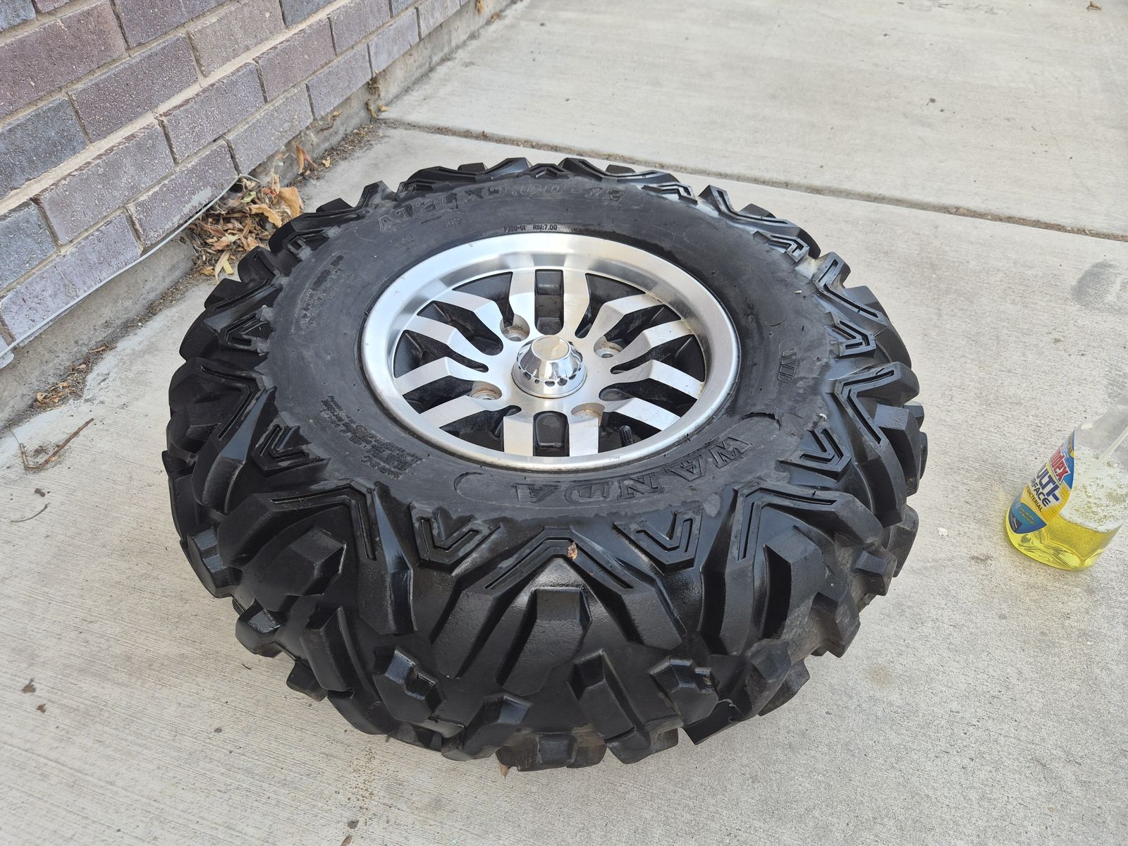 Side x side tire