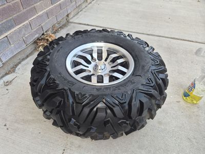 Side x side tire
