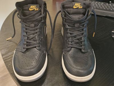 pre owned Nike Air Jordan 1 Retro High OG Black Metallic Gold Sneakers Size 10.5