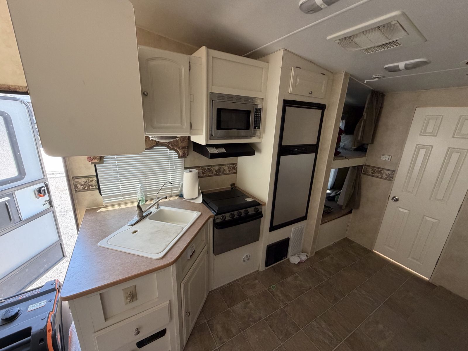 Main image 12