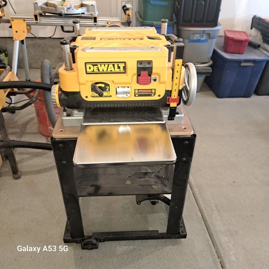Dewalt Thickness Planer on Stand with Infeed and Outfeed Tables