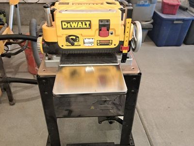 Dewalt Thickness Planer on Stand with Infeed and Outfeed Tables