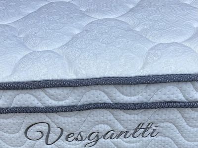 Vesgantti Queen Mattress