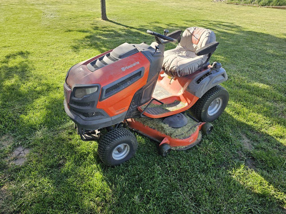 Husqvarna yth24v48 Tractor Mower