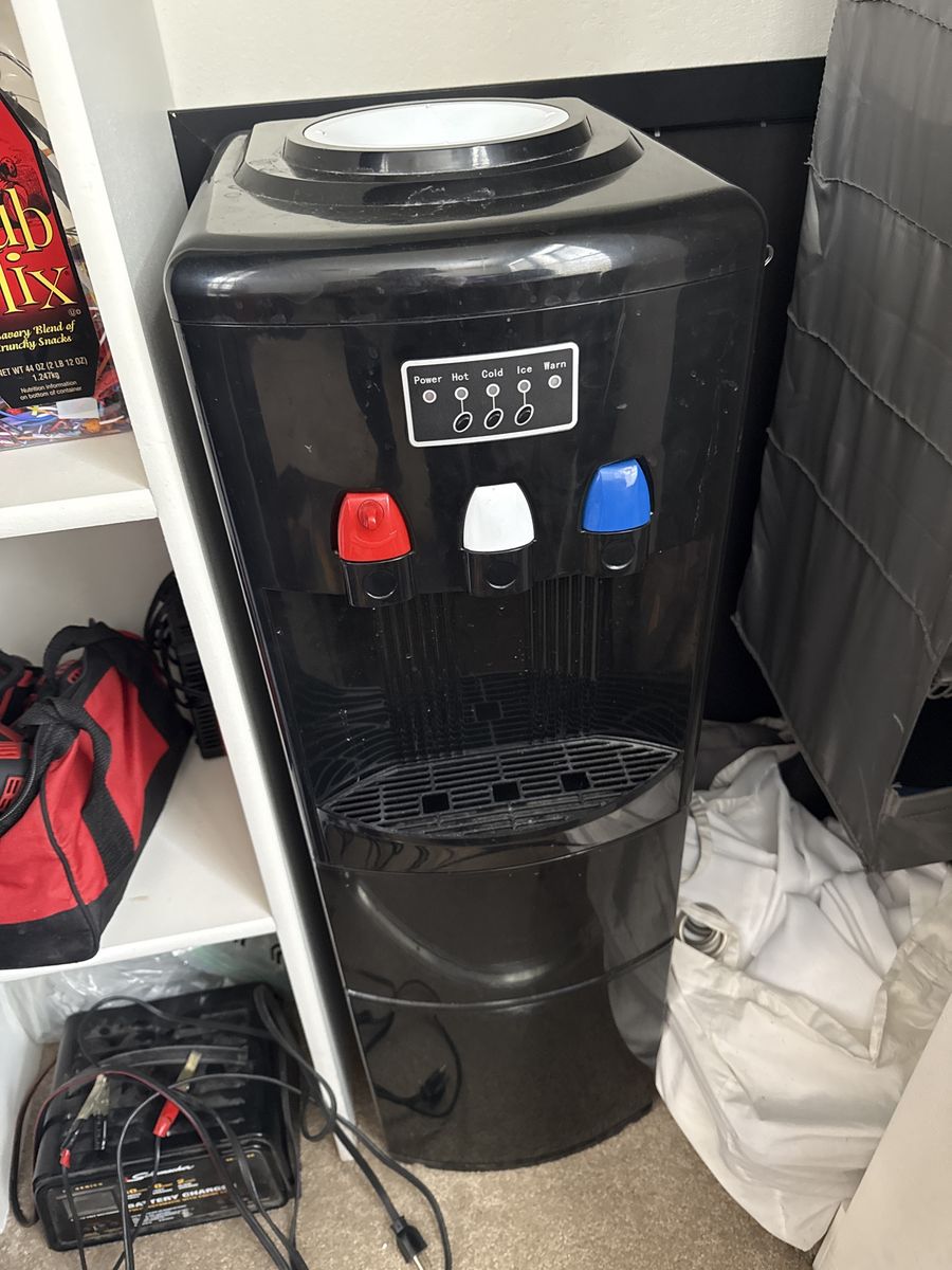 Water Dispenser And Ice Maker