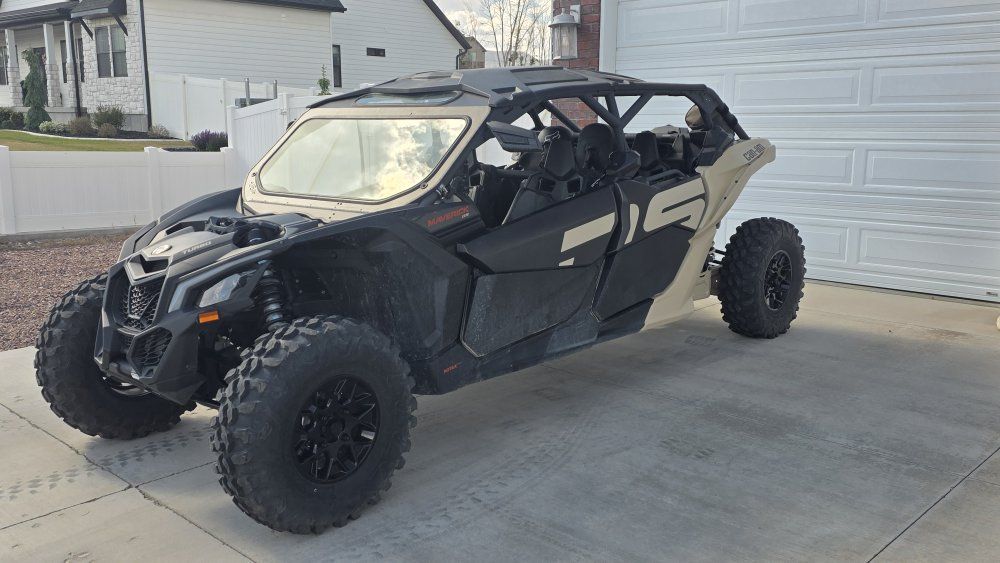 2023 CanAm Maverick Max DS (400 miles)