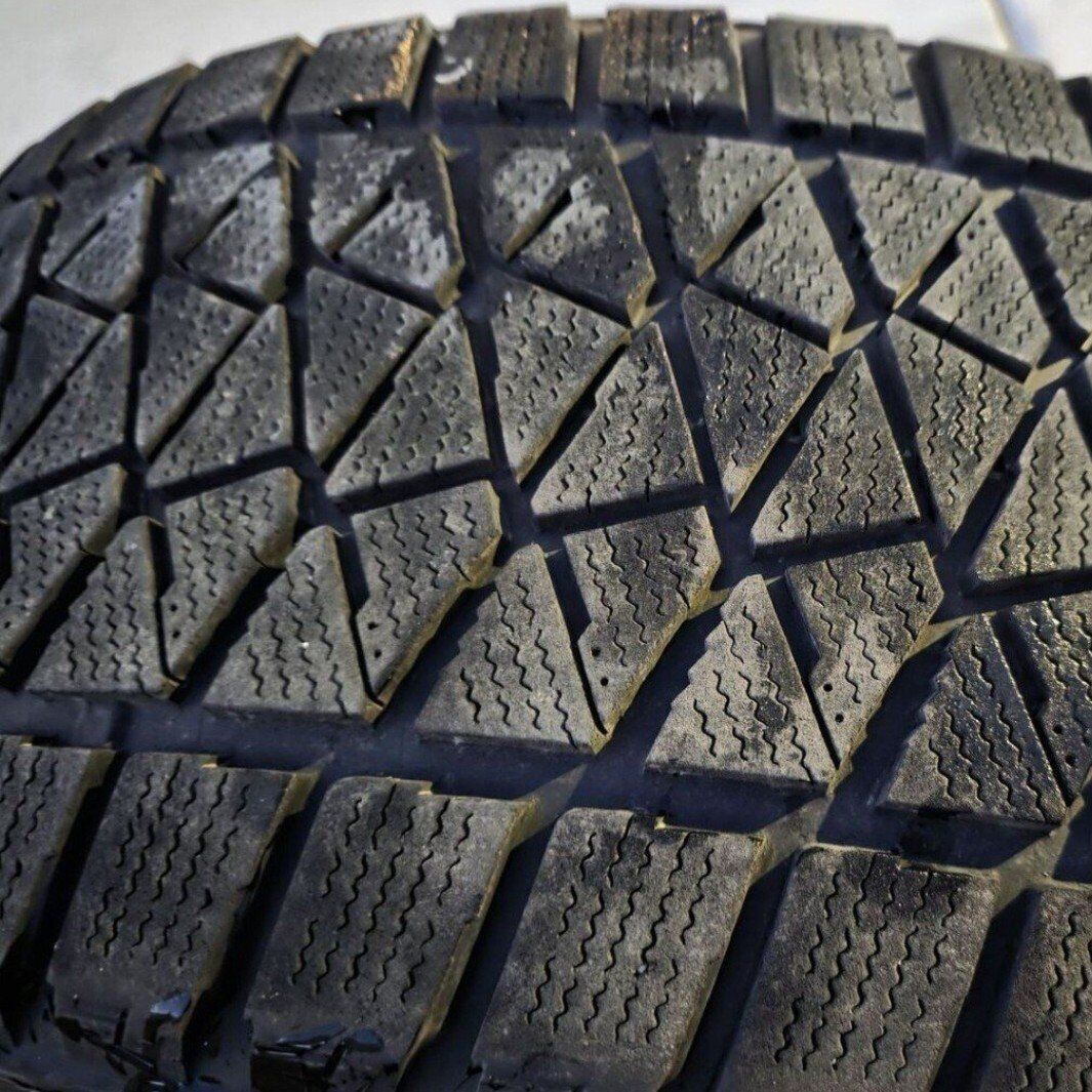 P285/45R22 Bridgestone Blizzak tire 285 45 22 snow