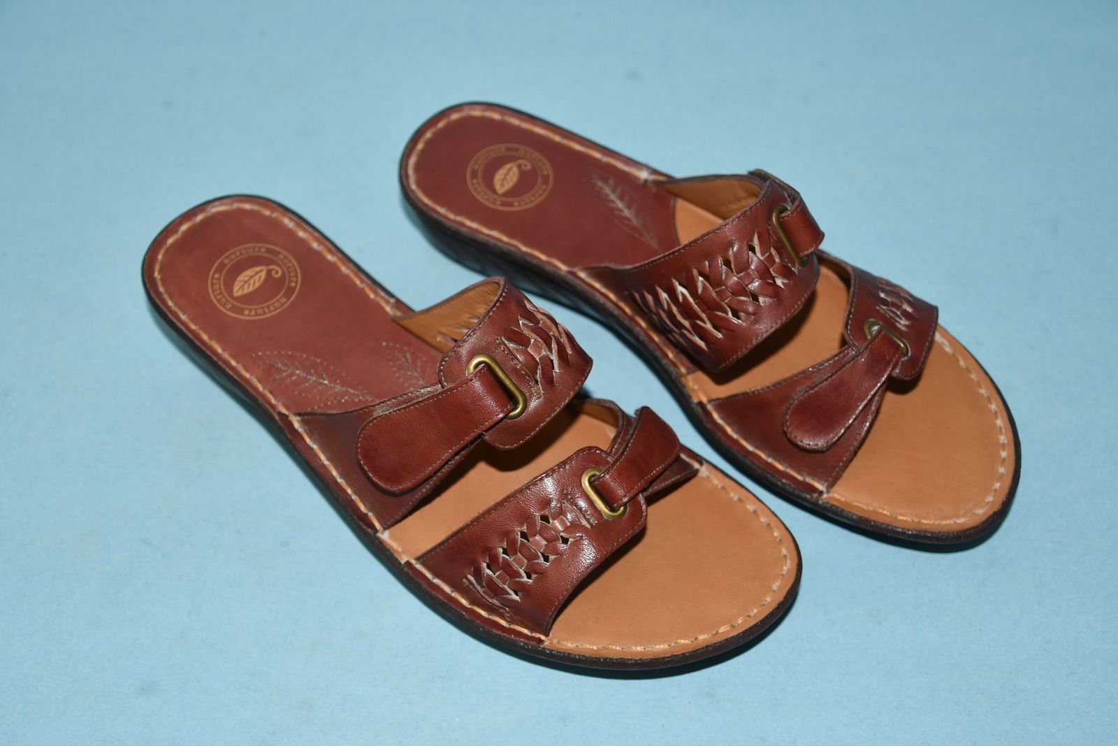 NEW WOMEN'S NURTURE BROWN LEATHER SANDALS ~ SIZE 8M ~ ADJ STRAPS ~ HEEL HEIGHT 1.5" ~ CLEAN!