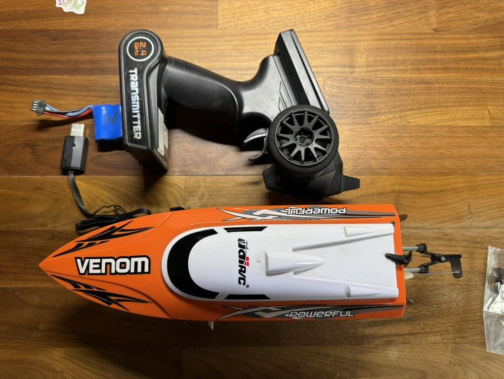 Udi Venom RC Boat - Fast!