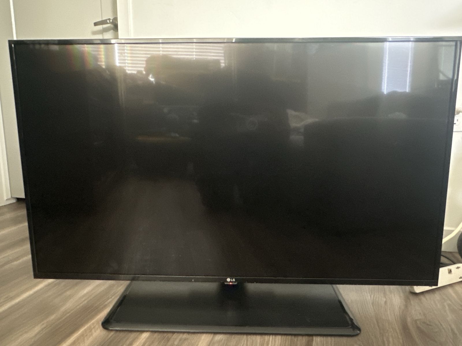 LG 49 Inch LED TV Model 49LX560H-UF with Stand *no remote*