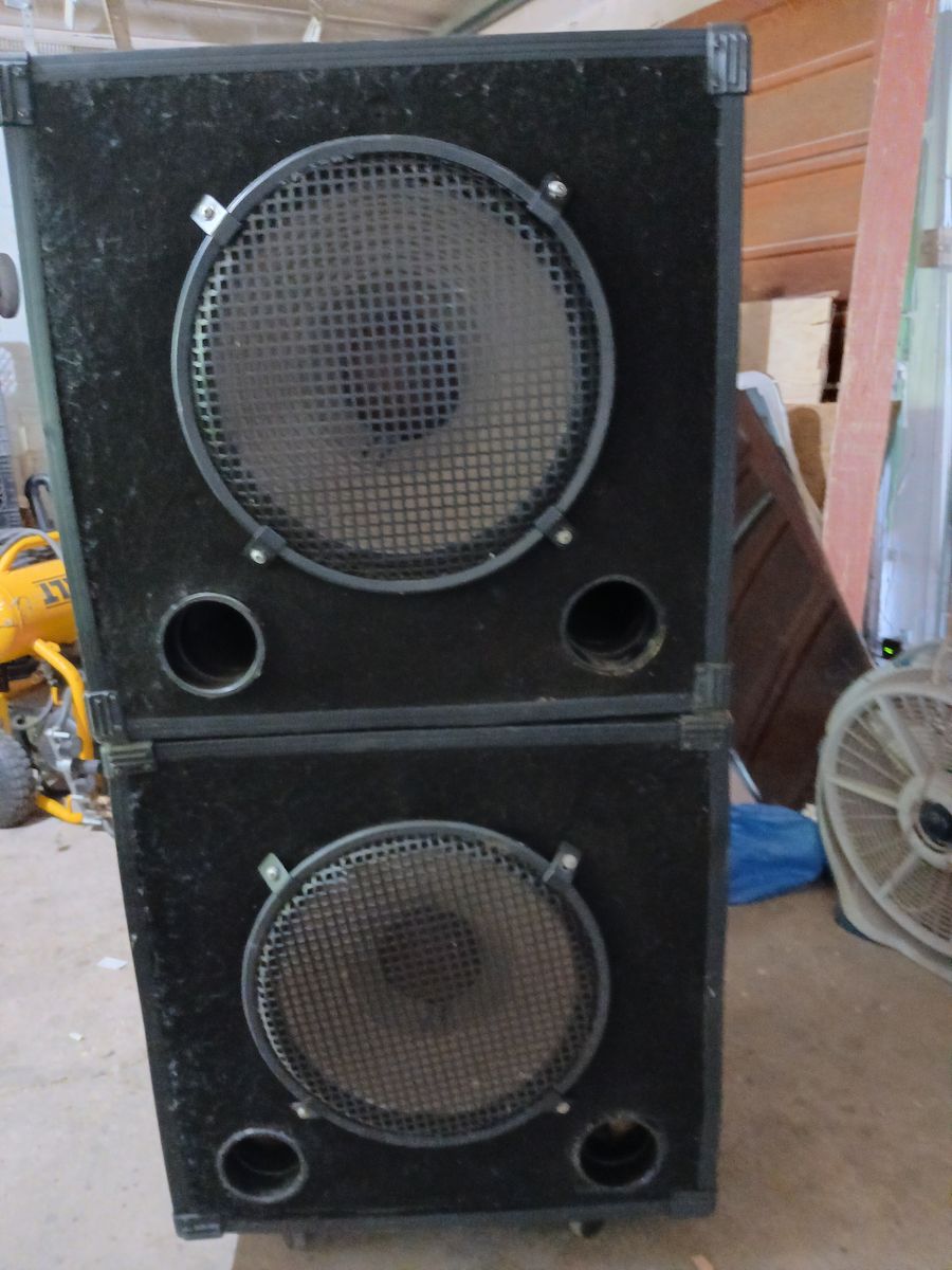 2 JBL 2226H 15" speakers