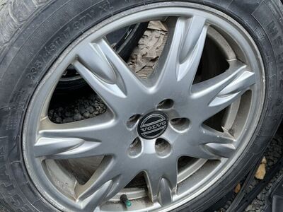 05 Volvo S60 single Wheel and tire good tread $40